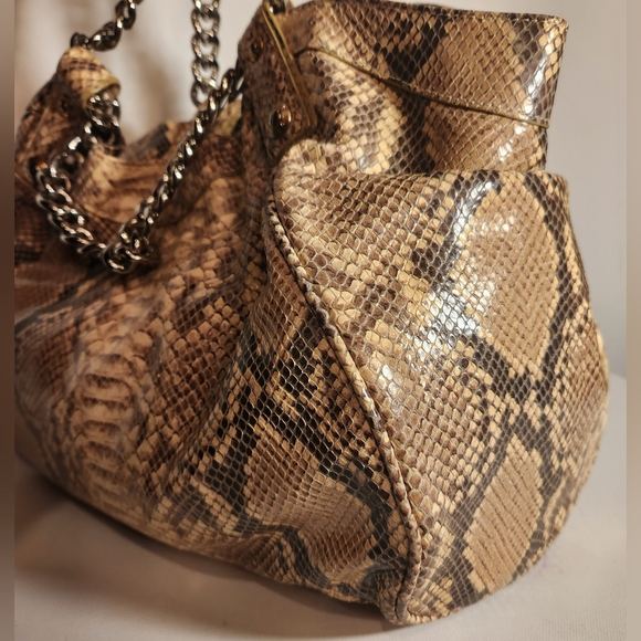 NWOT! Henri bendel snakeprint hobo with chain detail - Picture 3 of 8